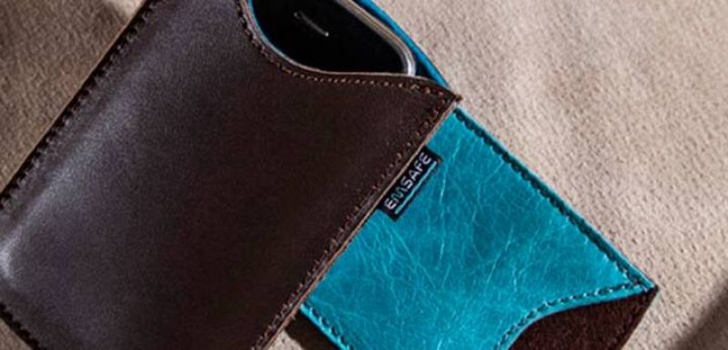 Una joven española inventa una funda para protegerse de las radiaciones del teléfono móvil