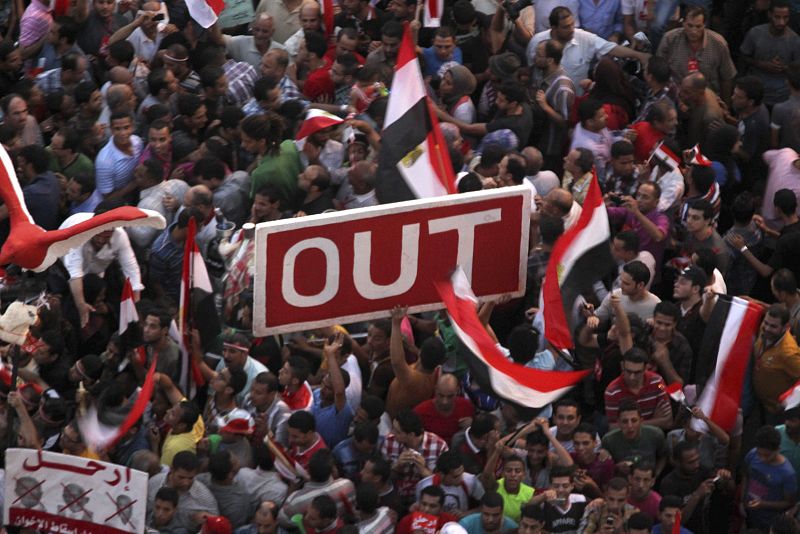 El Ejército de Egipto hace pública su hoja de ruta y la oposición cierra filas en torno a Al Baradei
