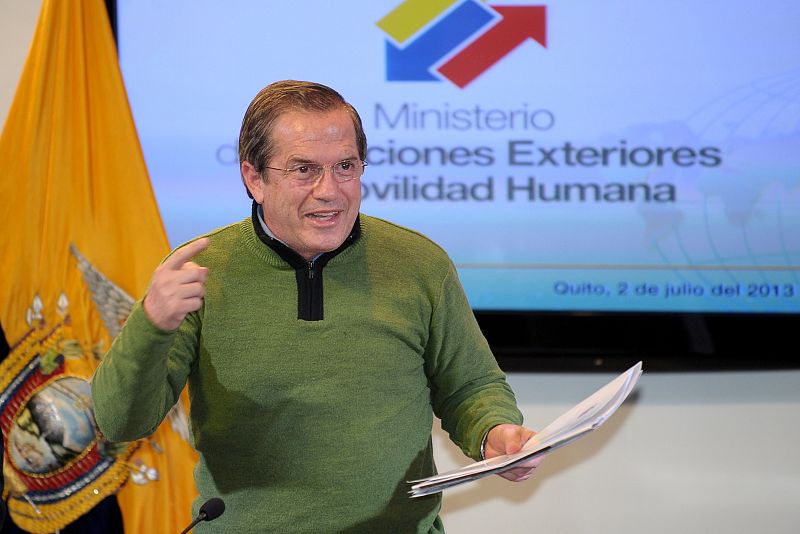 El ministro de Exteriores de Ecuador revela hallazgo de un micro en su embajada en Londres