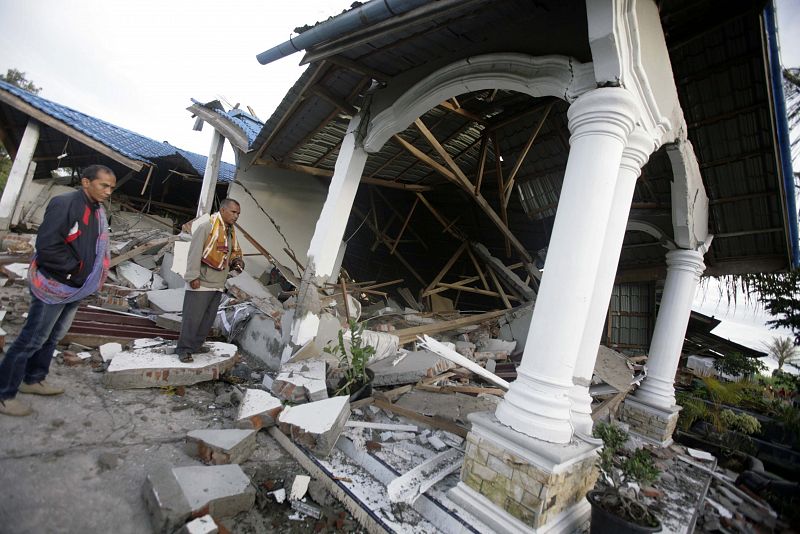 Mueren al menos 22 personas en el terremoto que golpeó el martes la isla de Sumatra, en Indonesia