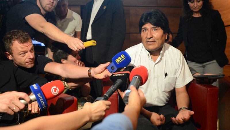 Morales vuela de regreso a Bolivia tras su "secuestro" en Europa por el 'caso Snowden'