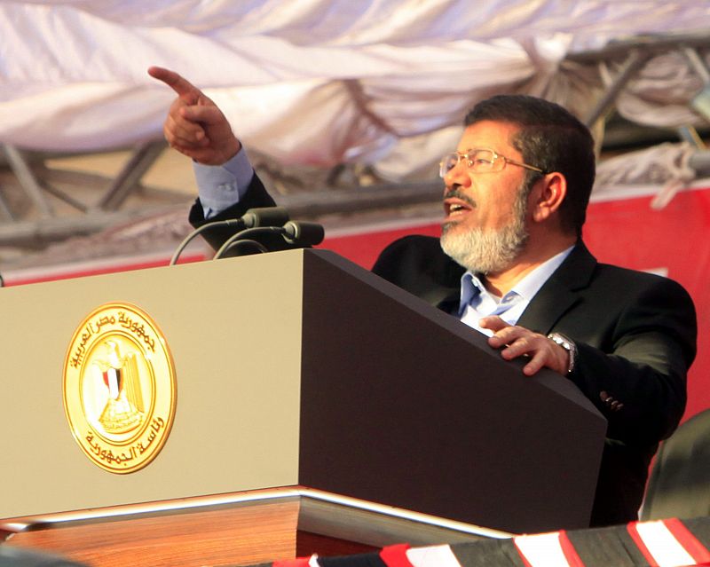 Morsi llama a resistir "pacíficamente" el golpe de Estado antes de ser retenido por los militares