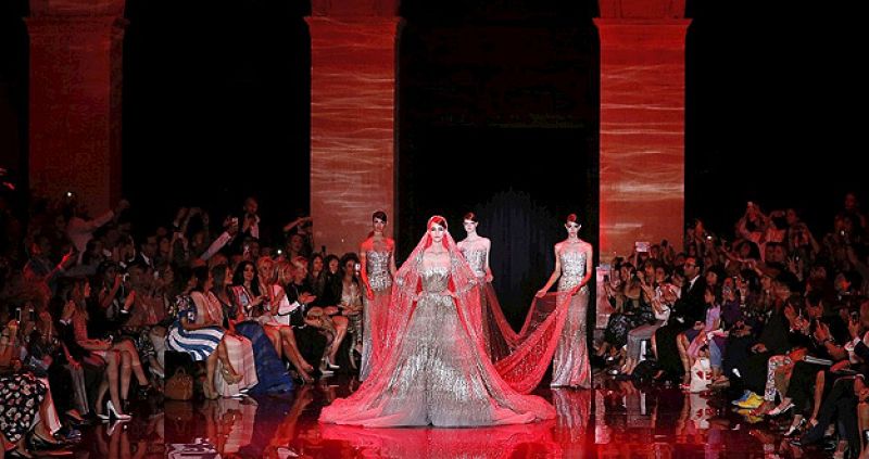 Armani, Margiela y Elie Saab mezclan historia y costura en París