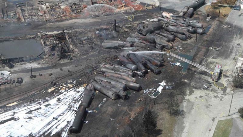 La policía canadiense cifra en trece el número de muertos por la explosión del tren en Québec
