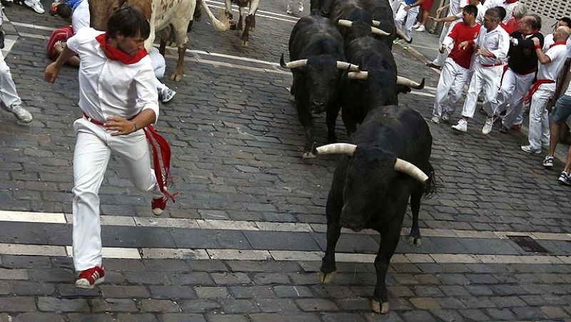 Velocísimo cuarto encierro de San Fermín 2013, con toros de Victoriano del Río