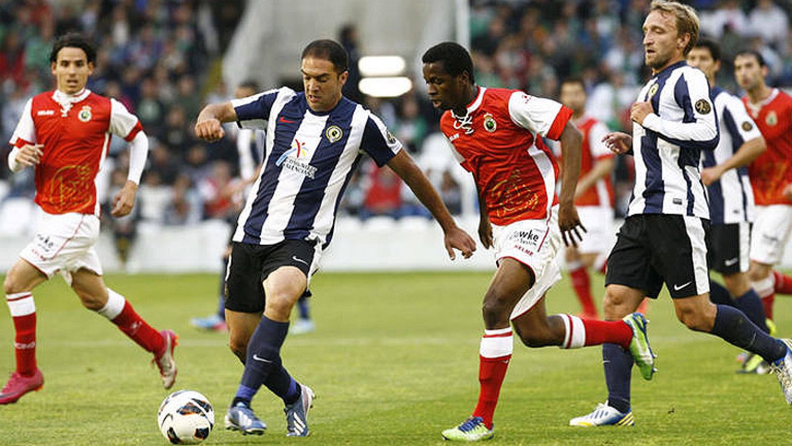 La sospecha de amaño sobrevuela el Racing-Hércules de la pasada temporada, investigado por la UEFA por un posible fraude por apuestas.