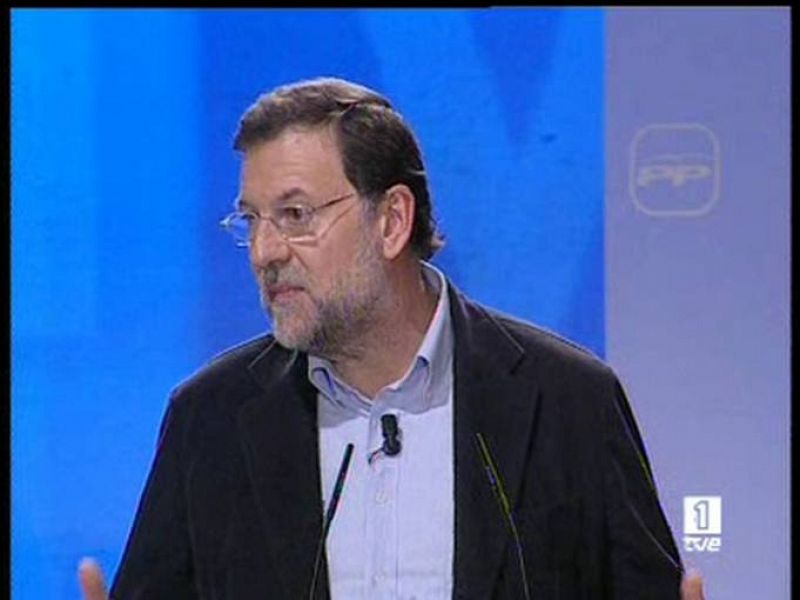 Rajoy, arropado por sus barones regionales en la presentación de su candidatura