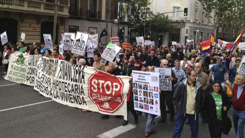 El Constitucional suspende de manera cautelar el decreto andaluz contra los desahucios