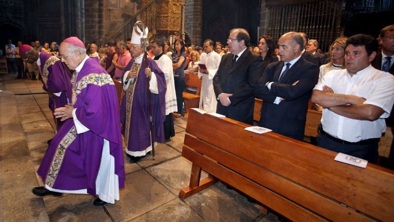 Cientos de personas acuden al funeral por las víctimas del accidente de Ávila