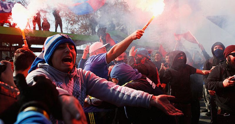 Barricadas, fogatas y caceroladas en Chile en una jornada de paro nacional