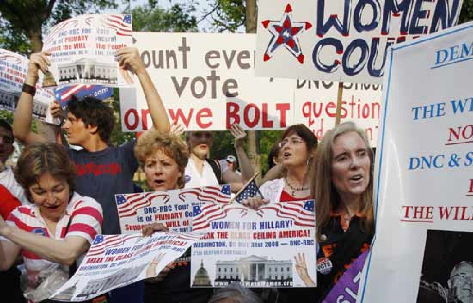 El Partido Demócrata se reúne en Washington para decidir qué hacer con los votos de Florida y Michigan, mientras que centenares de manifestantes protestan (31/05/08).