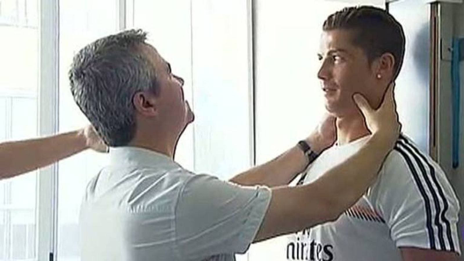 El primero en volver al tajo ha sido el Real Madrid... Pronto, muy a primera hora han pasado las pruebas médicas... Junto a varios pesos pesados del vestuario se ha visto a los recién incorporados Isco, Illarramendi y Carvajal.