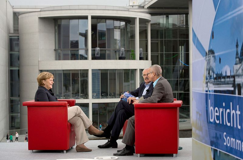 Merkel dice "haber hecho mucho" por el euro y cita los créditos con España y Portugal