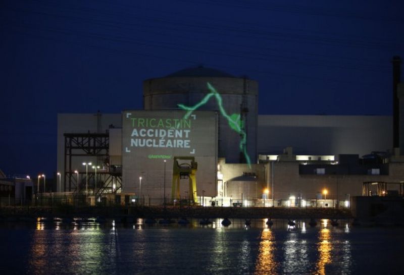Un grupo de militantes de Greenpeace se cuela en una central nuclear francesa