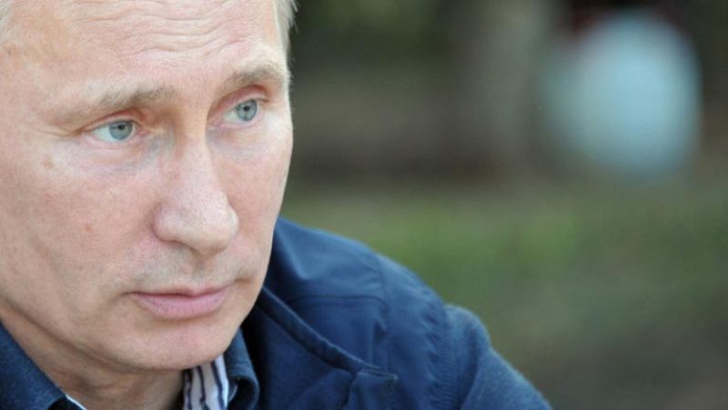 Putin acusa a EE.UU. de "bloquear" a Snowden en territorio ruso y atemorizar al resto de países