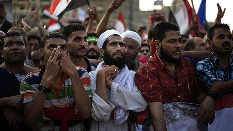 Nuevos choques en El Cairo dejan siete muertos, más de 250 heridos y 400 detenidos