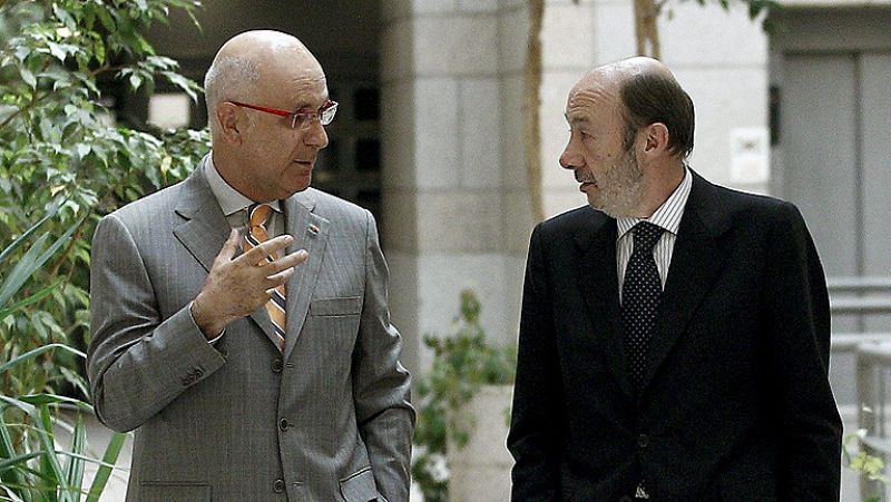 Rubalcaba anuncia que presentará una moción de censura si Rajoy no comparece por Bárcenas