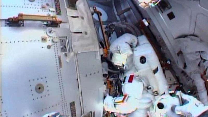 Una fuga de agua en una escafandra aborta un paseo espacial en la Estación Internacional