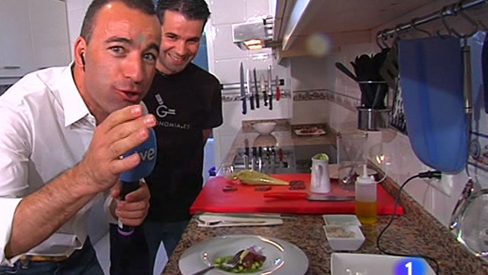 España Directo- Atún semicurado con aguacate, pepino y albahaca - RTVE Cocina | Ver