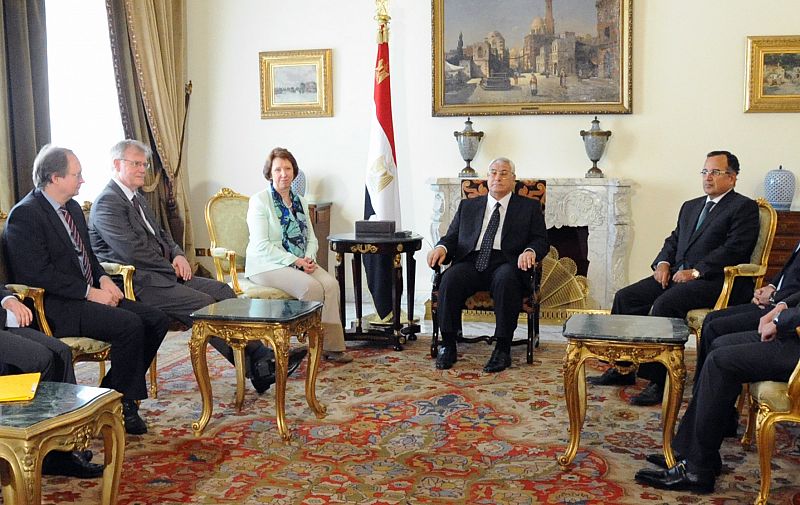 Ashton pide en Egipto la liberación de Morsi y de los presos políticos