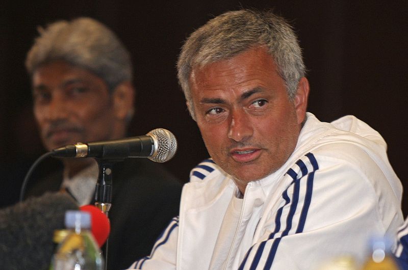 Mourinho: "No hay opciones a que Mata y David Luiz salgan del Chelsea"