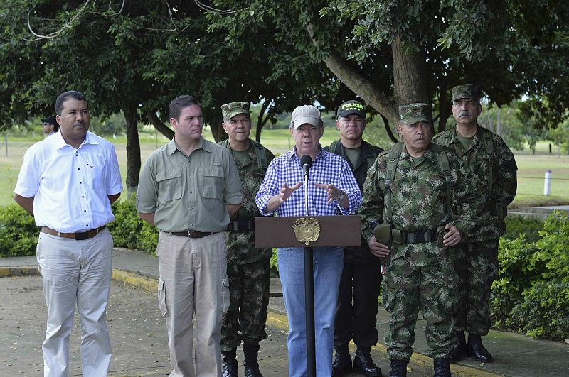 Colombia responde a las FARC que combatirá con contundencia tras la muerte de 19 militares