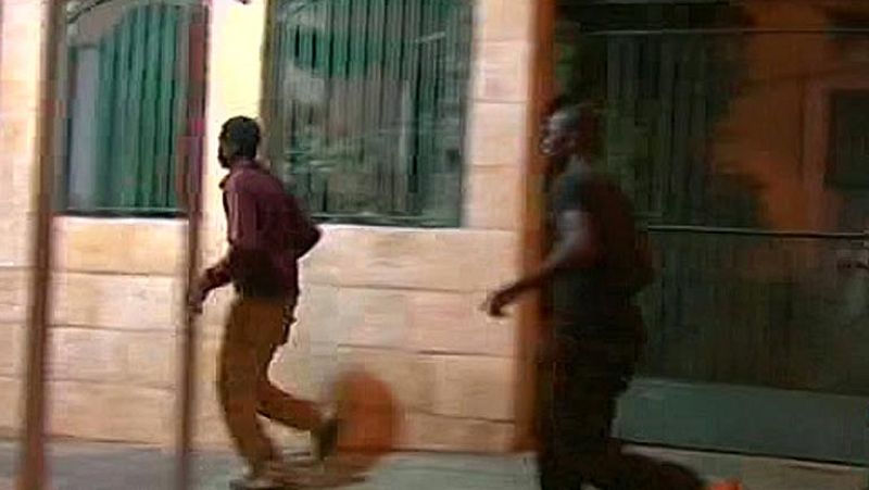 Un centenar de inmigrantes entra en Melilla en dos asaltos de unos 400 subsaharianos