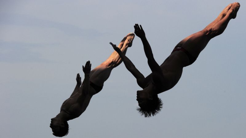 Los chinos se hacen con el oro en el salto sincronizado trampolín 3 metros