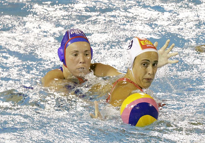 La selección femenina de waterpolo se estrella contra la muralla rusa