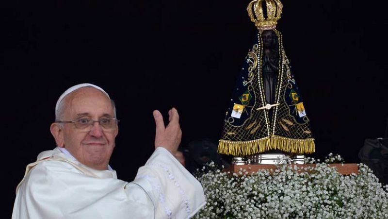 El papa da tres claves a los jóvenes en su primera homilía en Brasil: "Esperanza, Dios y alegría"