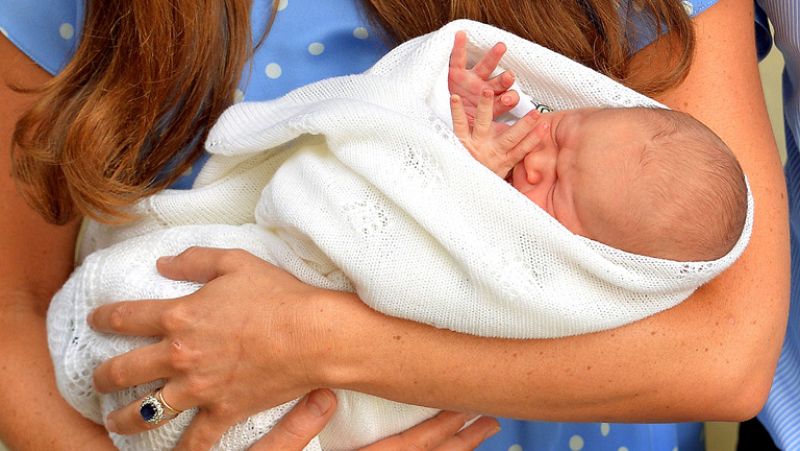 Los duques de Cambridge llaman Jorge Alejandro Luis a su primer hijo