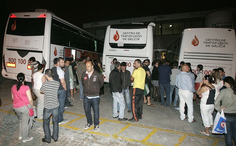 Solidaridad de la población y los médicos con las víctimas del accidente del tren de Santiago