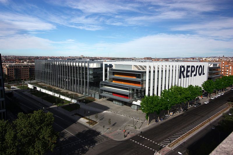 Repsol ganó un 2,6% más el primer semestre de 2013 al obtener un beneficio de 1.054 millones
