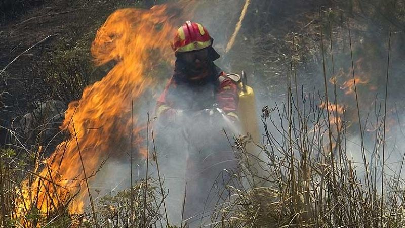 Continúa sin control el incendio de Andratx con un flanco activo tras calcinar 1.800 hectáreas
