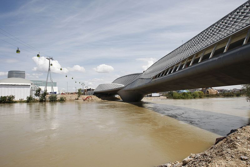 Suspenden las pruebas para la inauguración de la Expo por la crecida del Ebro
