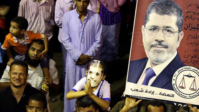 Ashton dice que Mursi se encuentra bien, entre nuevas protestas de islamistas