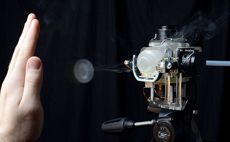 Un invento para "sentir al tacto" en escenarios virtuales creados con el ordenador