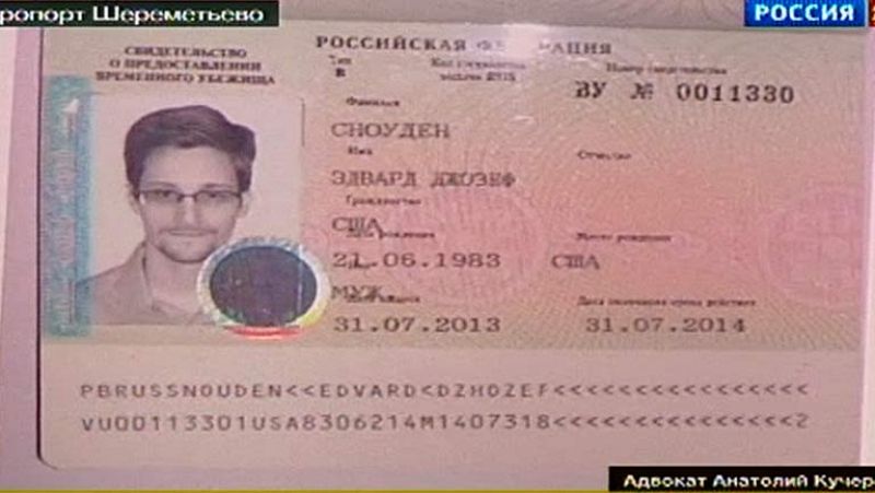 Snowden recibe el asilo de Rusia y deja el aeropuerto tras más de un mes atrapado