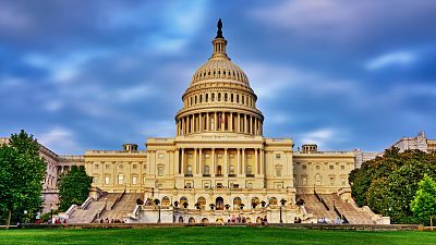 Más de 730.000 funcionarios estadounidenses dejan de percibir su nómina debido al cierre del Gobierno