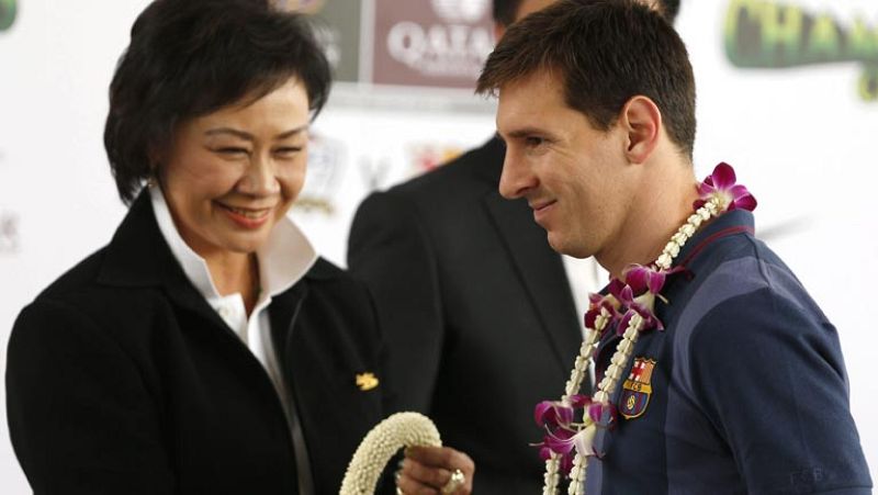 Centenares de seguidores reciben al Barça en Tailandia