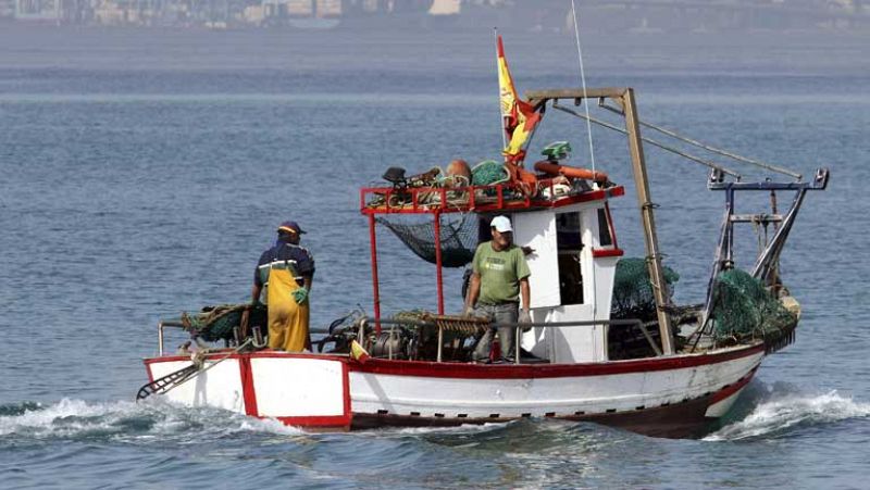 Detenidos tres pescadores españoles en Gibraltar por supuesto contrabando de tabaco