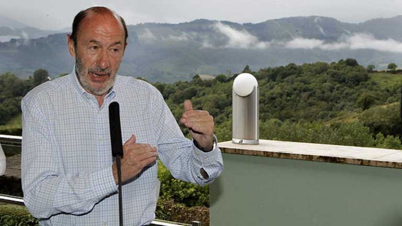 Rubalcaba apoya al Gobierno sobre Gibraltar pero le pide menos "excesos verbales"