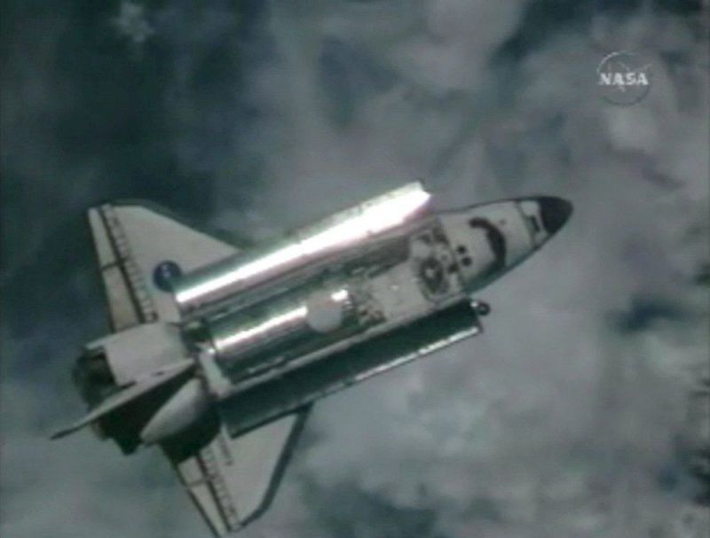 El transbordador espacial 'Discovery' se acopla a la Estación Espacial Internacional