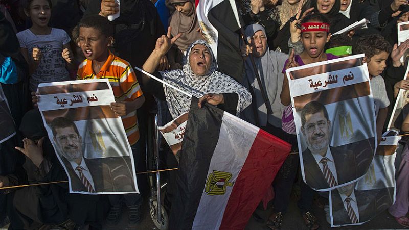 Los islamistas desafían al Gobierno egipcio con masivas manifestaciones en El Cairo