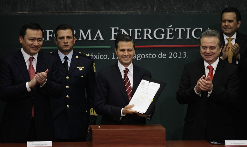 El presidente de México propone cambios en la Constitución para modernizar el sector energético
