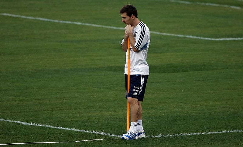 Messi no jugará con Argentina y regresa a Barcelona