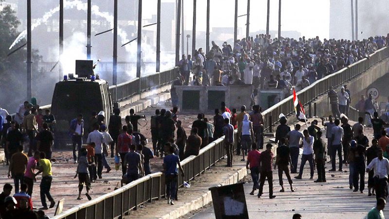 Decenas de muertos en El Cairo en el desalojo policial de las acampadas islamistas