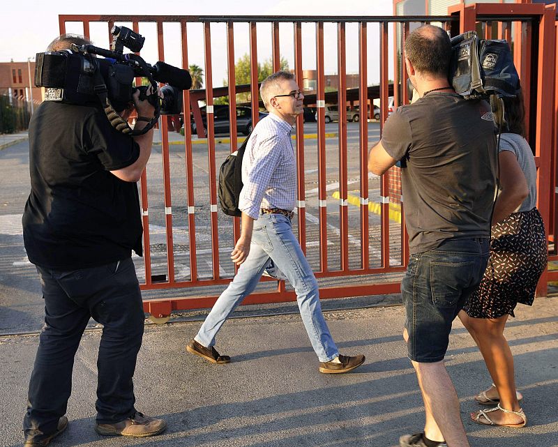 Sale de prisión el asesor del exalcalde de Sevilla imputado en Mercasevilla tras pagar 60.000 euros