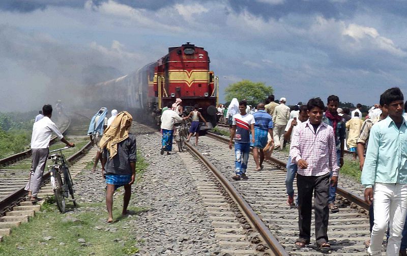 Más de una treintena de peregrinos muertos al ser arrollados por un tren en India