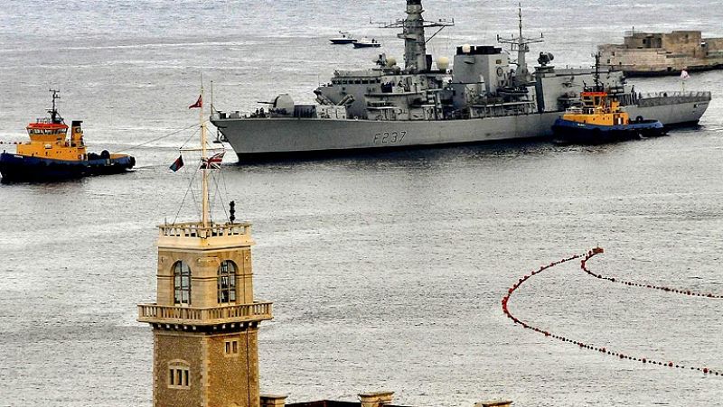 La CE investigará a petición de España los bloques lanzados al mar en Gibraltar